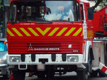 Imagen de archivo de un camión de bomberos Imagen de archivo de un camión de bomberos