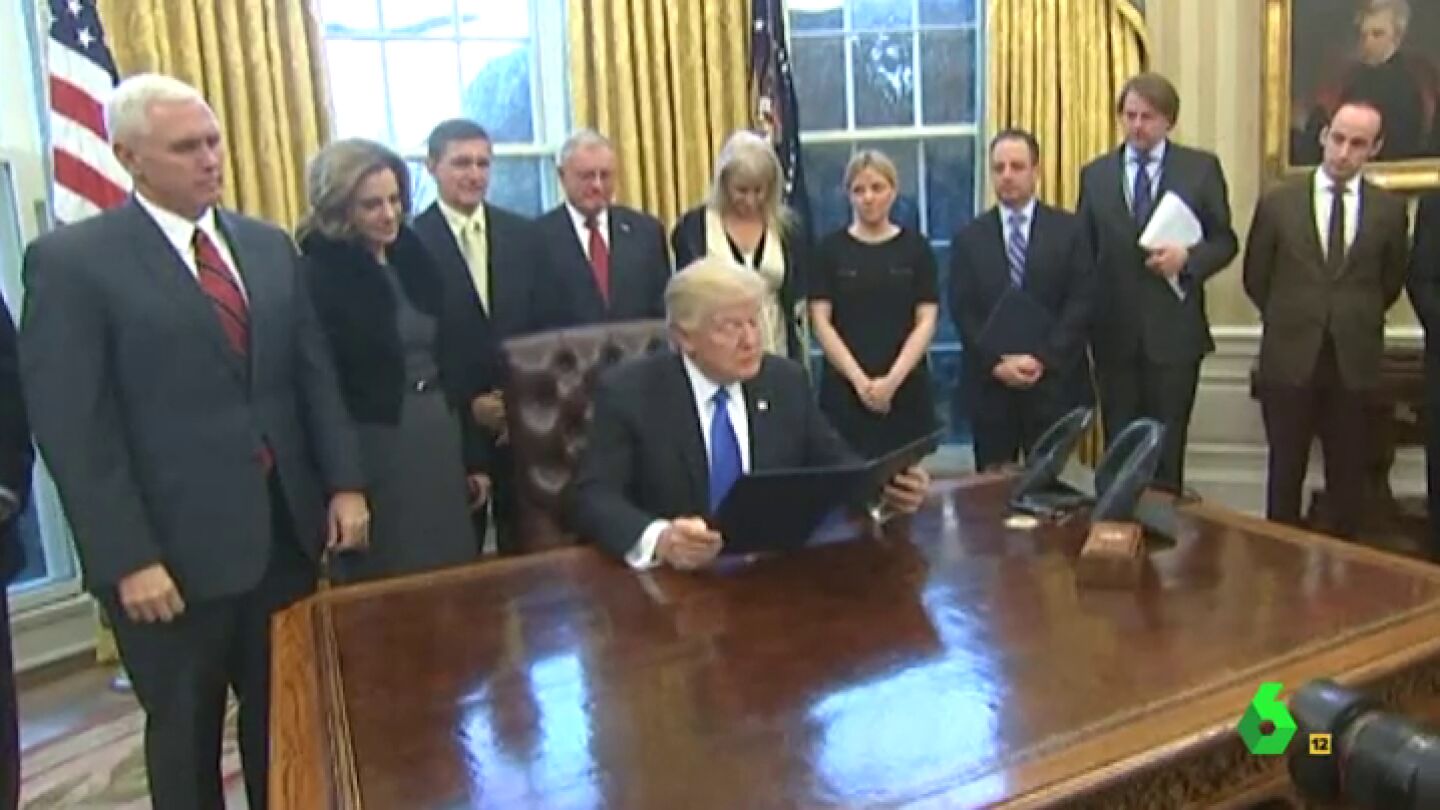 Frame 12.518271 de: trump manipulado