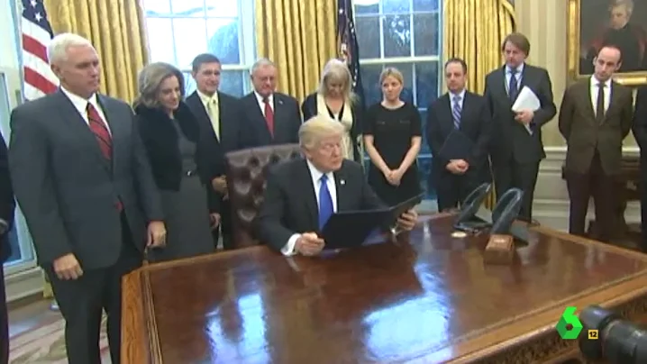 Frame 12.518271 de: trump manipulado Frame 12.518271 de: trump manipulado