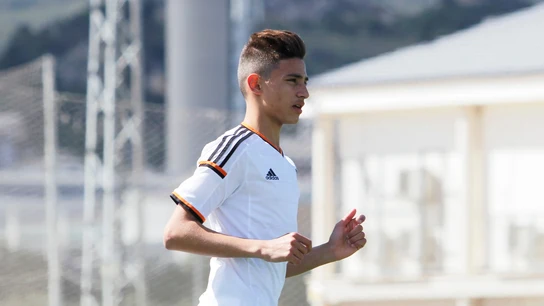 Nabil Touaizi ficha por el Manchester City Nabil Touaizi ficha por el Manchester City