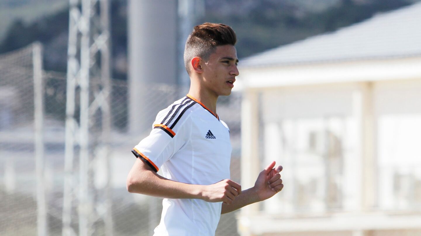Nabil Touaizi ficha por el Manchester City