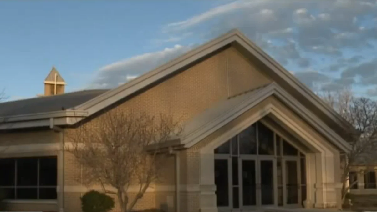 La iglesia de St. John's Apostle, donde daba misa el pastor acusado