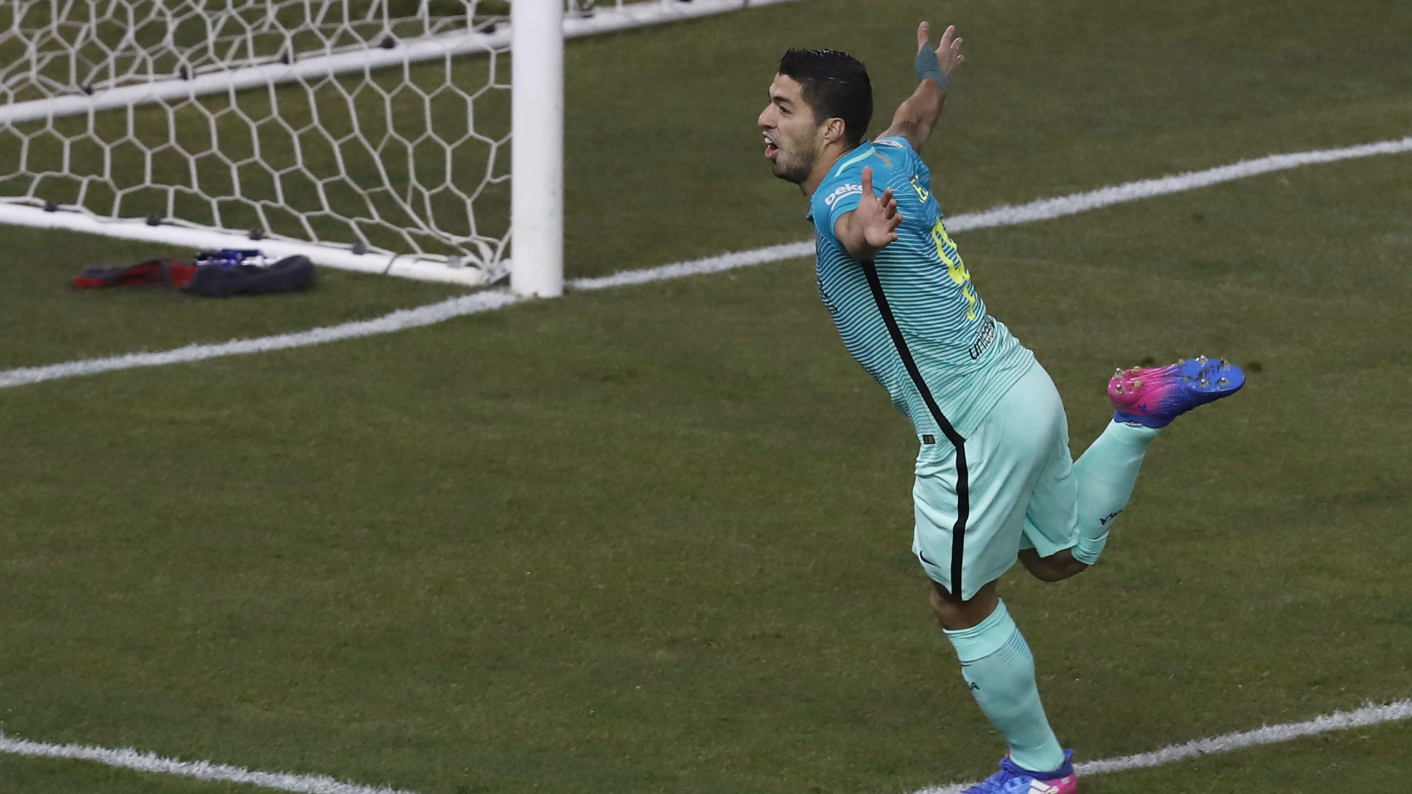 Luis Suárez celebra su gol ante el Atlético de Madrid