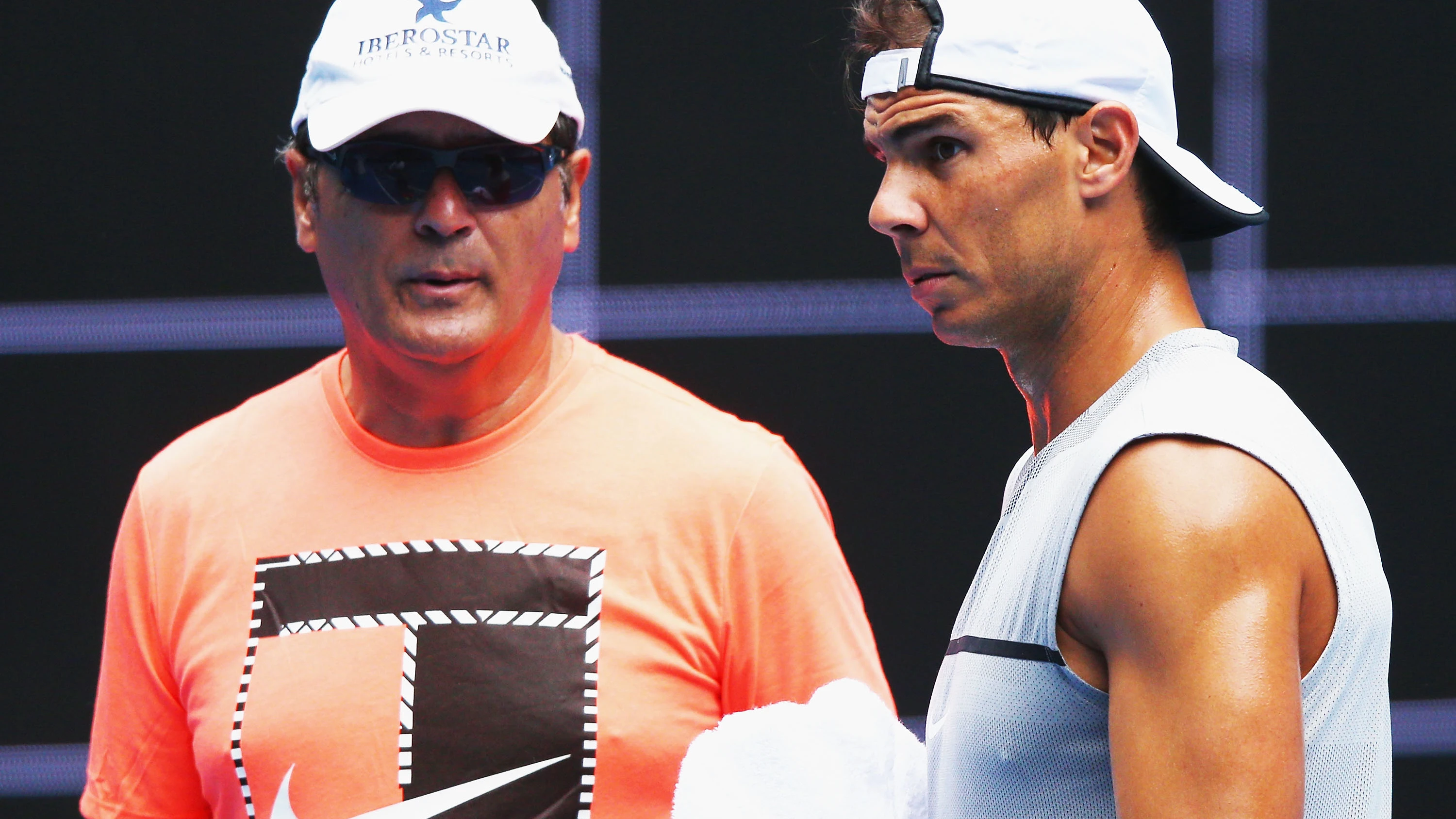 Toni Nadal con Rafa en un entrenamiento