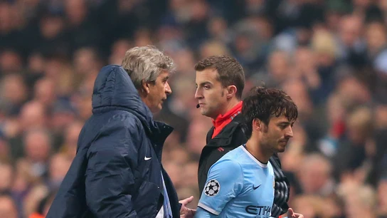 Pellegrini y David Silva durante un encuentro con el Manchester City Pellegrini y David Silva durante un encuentro con el Manchester City