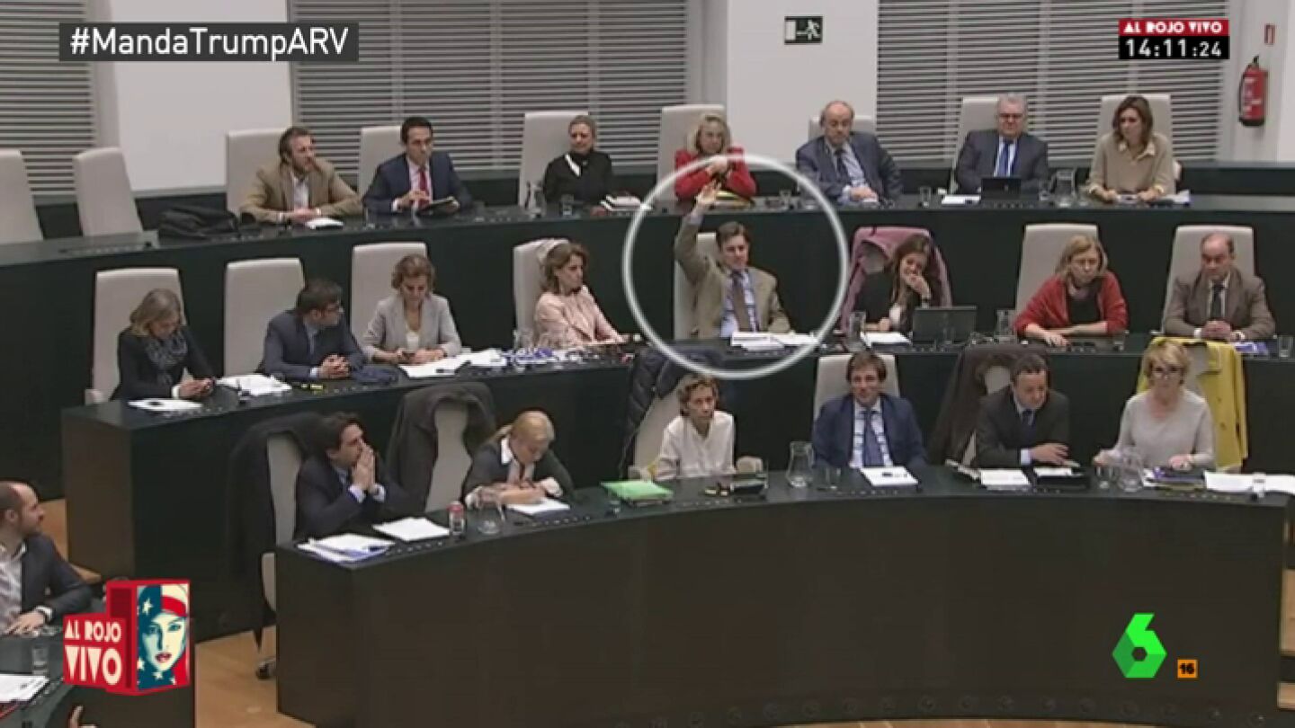 Frame 65.793214 de: Jos&eacute; Luis Moreno, &uacute;nico edil del PP que apoya la iniciativa de Ahora Madrid para rechazar el veto migratorio de Trump