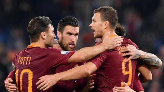 Los jugadores de la Roma celebrando un gol Los jugadores de la Roma celebrando un gol