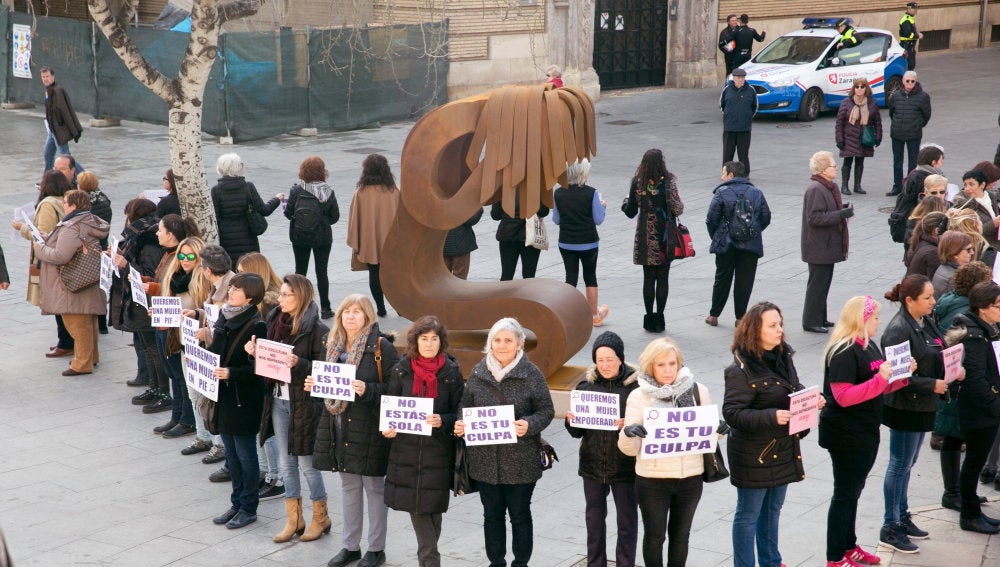 Escultura en homenaje a las víctimas de violencia machista