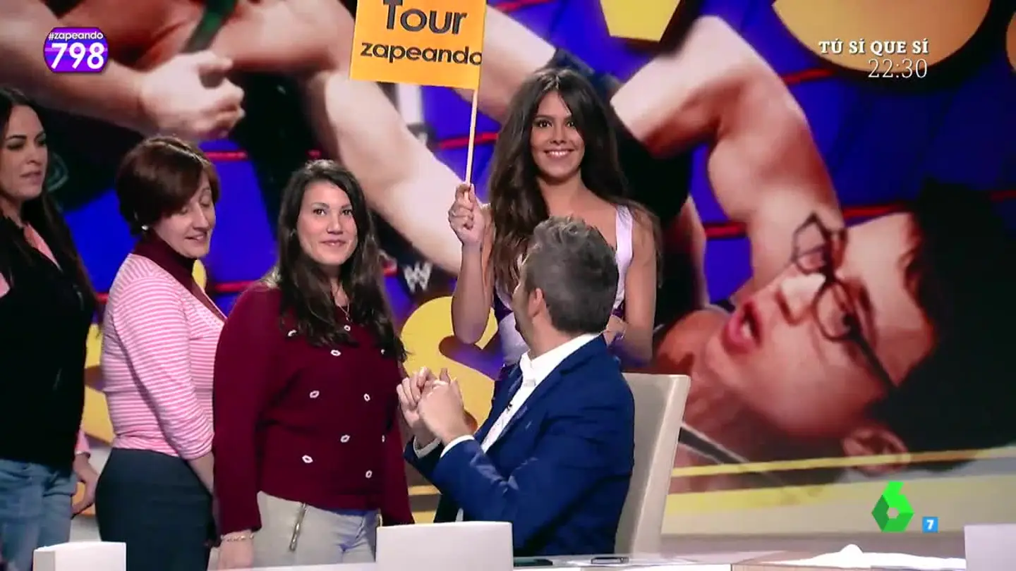 Cristina Pedroche hace una visita guiada por Zapeando a lo Íñigo Errejón Cristina Pedroche hace una visita guiada por Zapeando a lo Íñigo Errejón