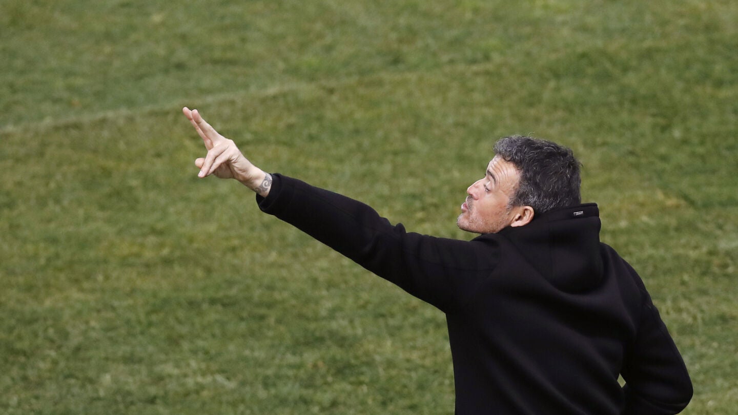 Luis Enrique, en la banda del Vicente Calder&oacute;n