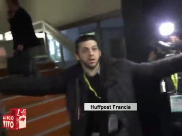 Periodista agredido por los guardaespaldas de Marine Le Pen Periodista agredido por los guardaespaldas de Marine Le Pen