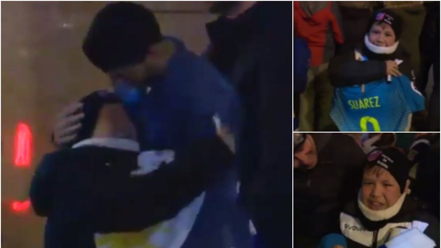 Su&aacute;rez abraza a un ni&ntilde;o tras el Atl&eacute;tico-Bar&ccedil;a