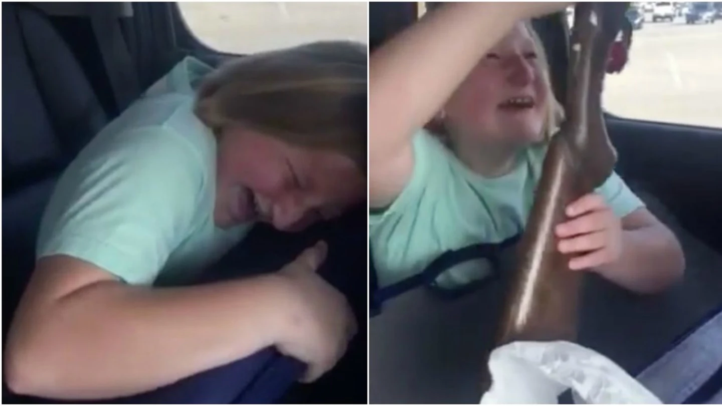 La reacción de la niña al ver la escopeta La reacción de la niña al ver la escopeta