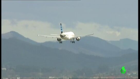 Frame 15.319916 de: aviones viento