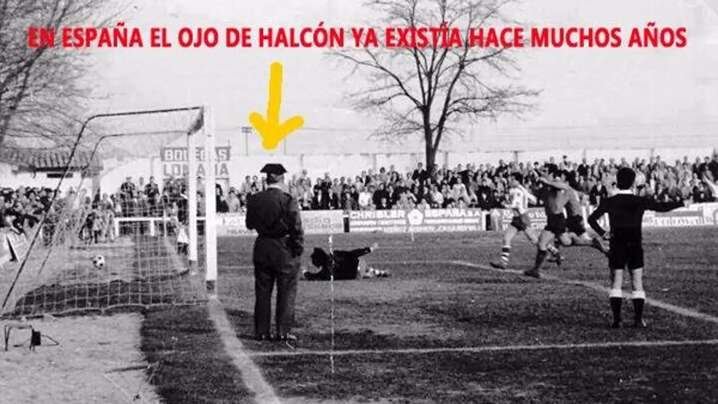 Guardia Civil en medio del campo durante un partido del Arenas Guardia Civil en medio del campo durante un partido del Arenas