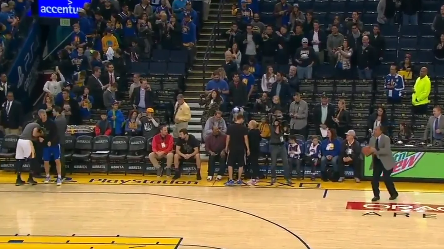 Dell Curry se dispone a lanzar un triple
