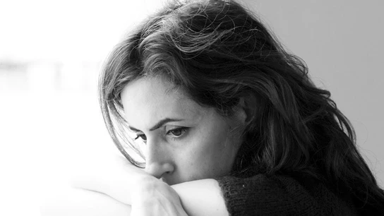 Imagen de una mujer en blanco y negro Imagen de una mujer en blanco y negro