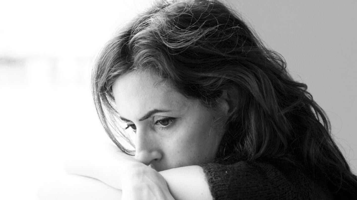 Imagen de una mujer en blanco y negro