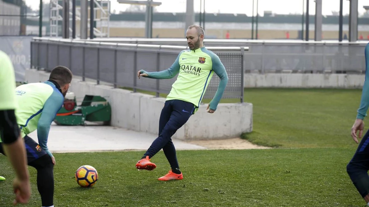 Andrés Iniesta, durante un entrenamiento del Barcelona