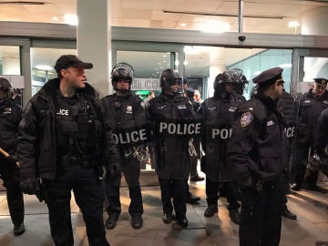 Policía en el aeropuerto