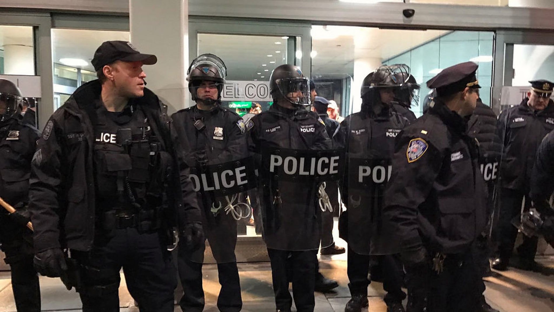 Policía en el aeropuerto