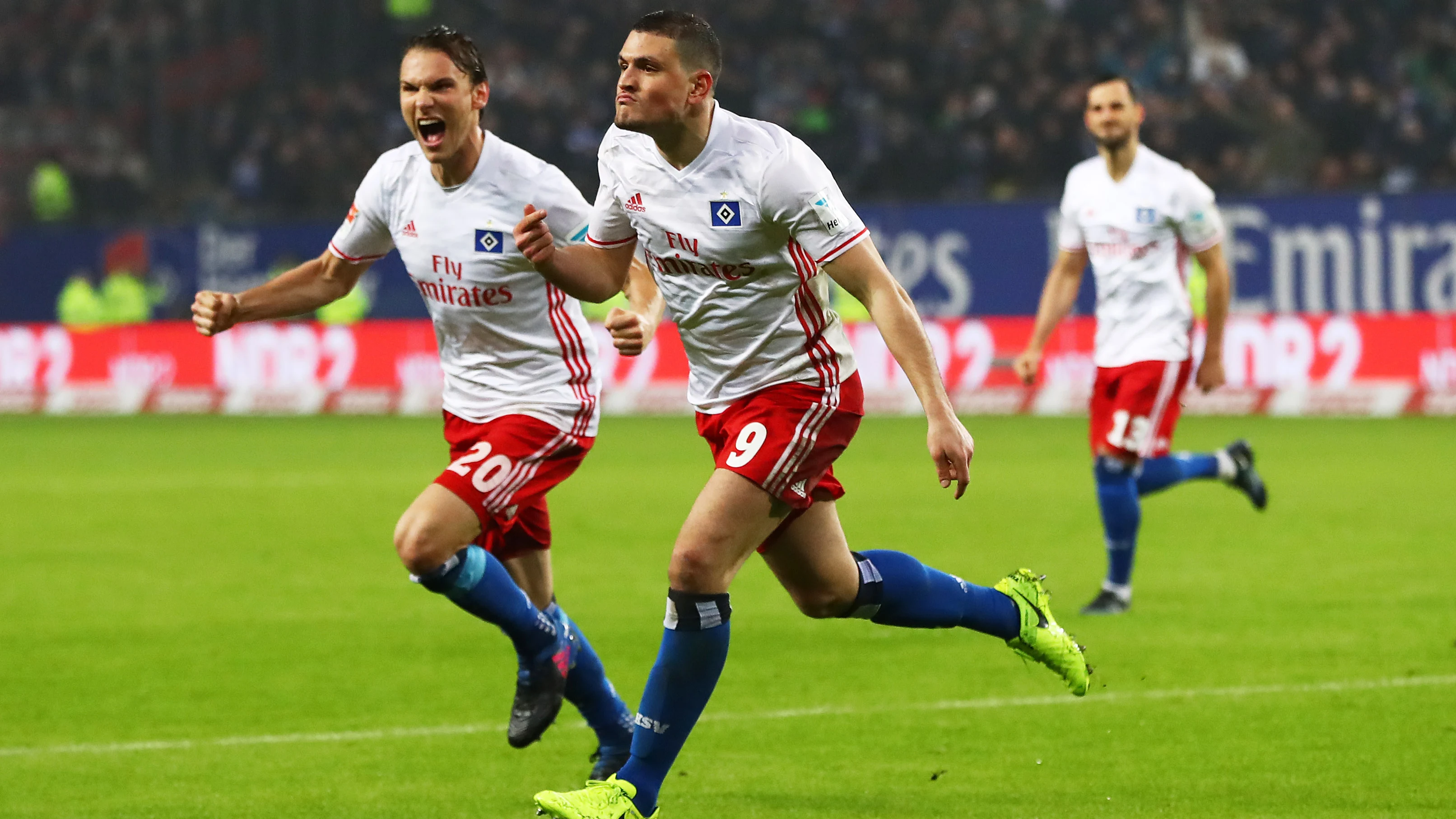 Papadopoulos celebra su gol ante el Bayer Leverkusen