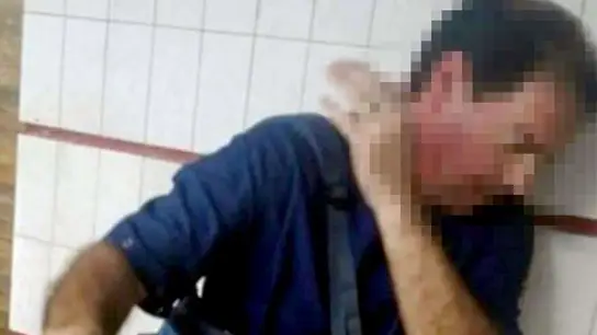 Imagen del hombre detenido al ser expulsado del tren Imagen del hombre detenido al ser expulsado del tren
