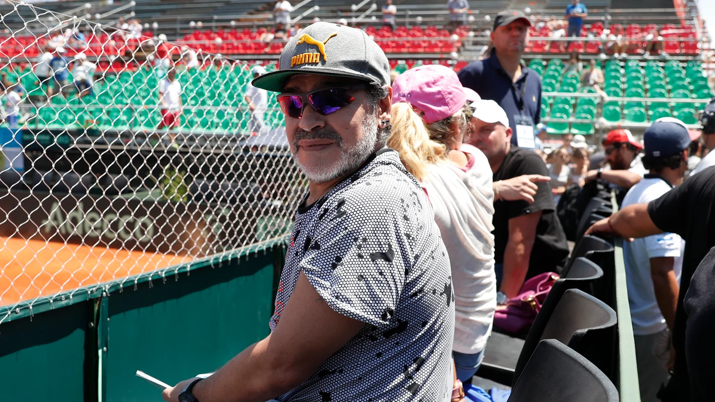 Maradona en el partido de Copa Davis Maradona en el partido de Copa Davis