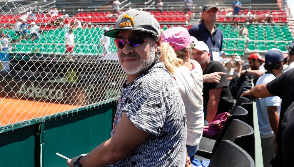 Maradona en el partido de Copa Davis