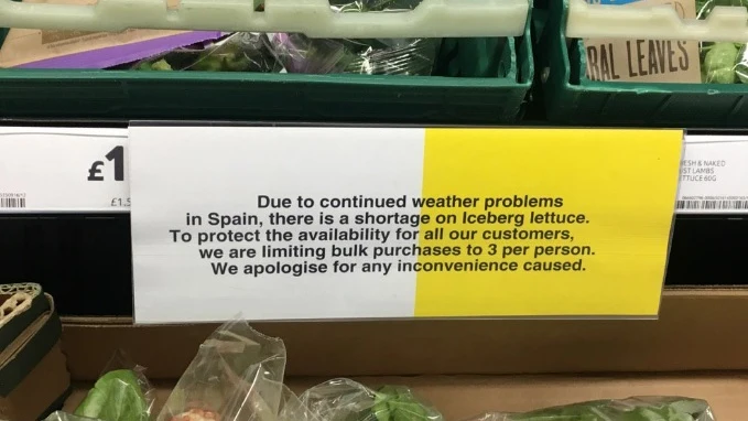 El cartel que han colgado muchos supermercados británicos