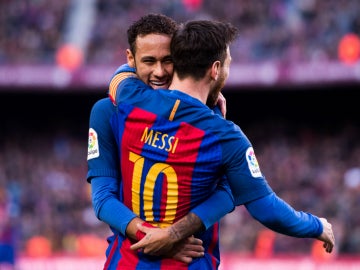 Messi se abraza a Neymar Messi se abraza a Neymar