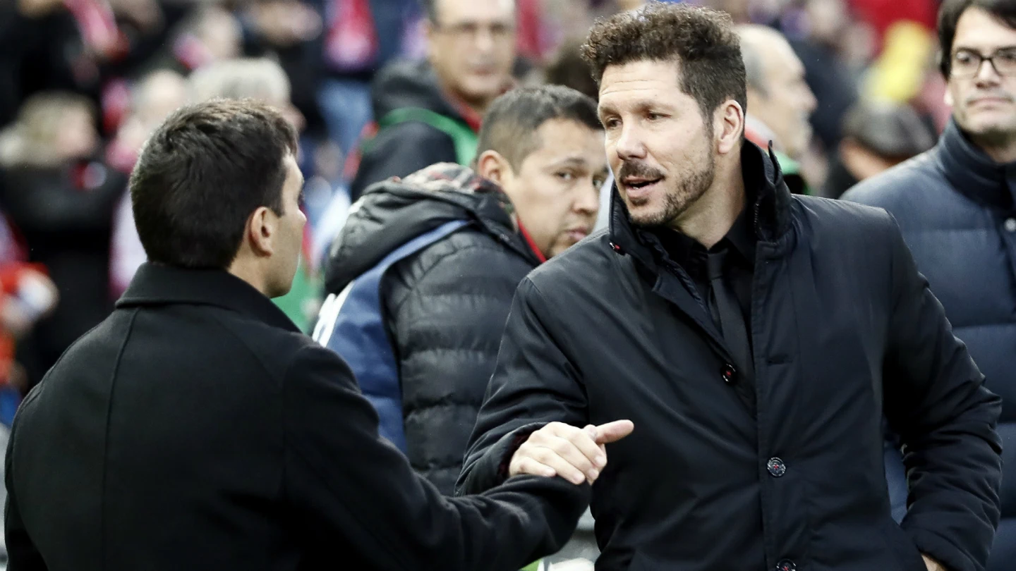Simeone saluda a Garitano Simeone saluda a Garitano