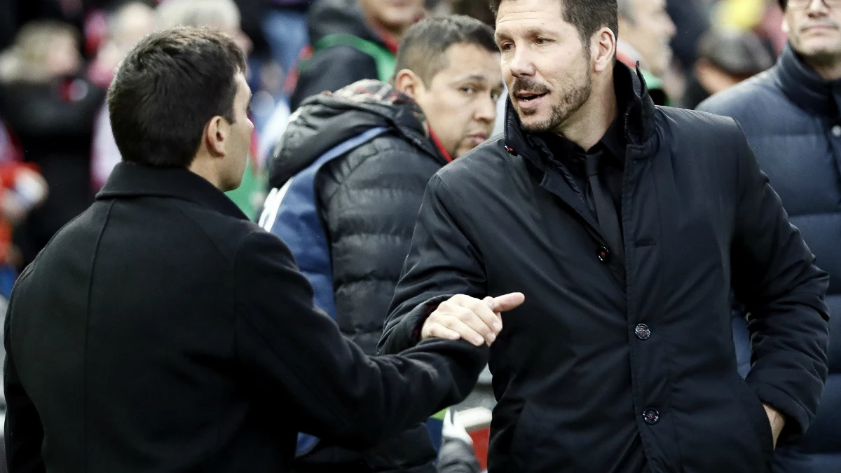 Simeone saluda a Garitano