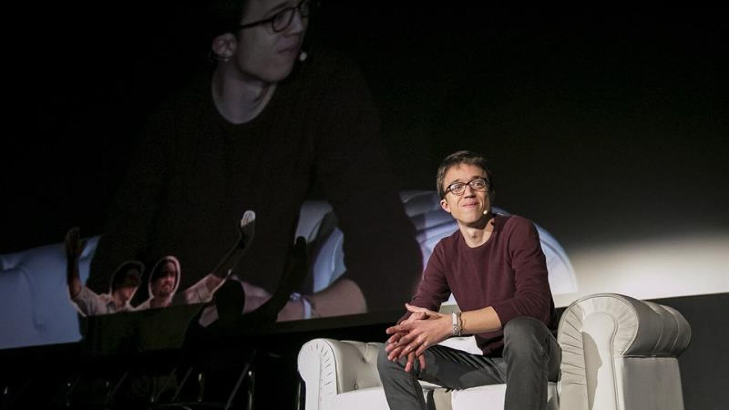 El n&uacute;mero dos de Podemos, &Iacute;&ntilde;igo Errej&oacute;n, durante la presentaci&oacute;n de su candidatura para el Consejo Ciudadano Estatal en la asamblea de Vistalegre II