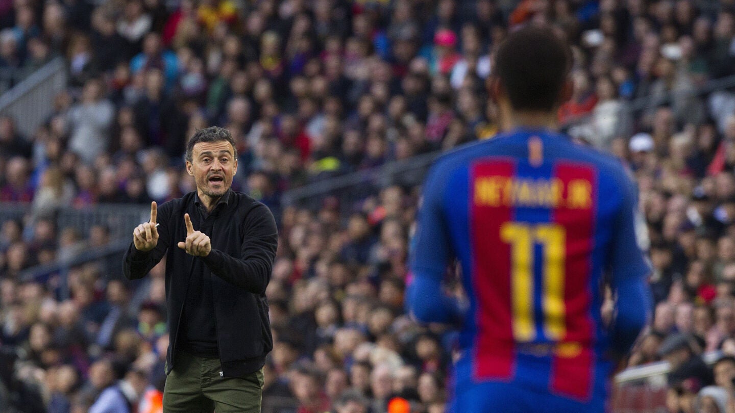 Luis Enrique da instrucciones a Neymar
