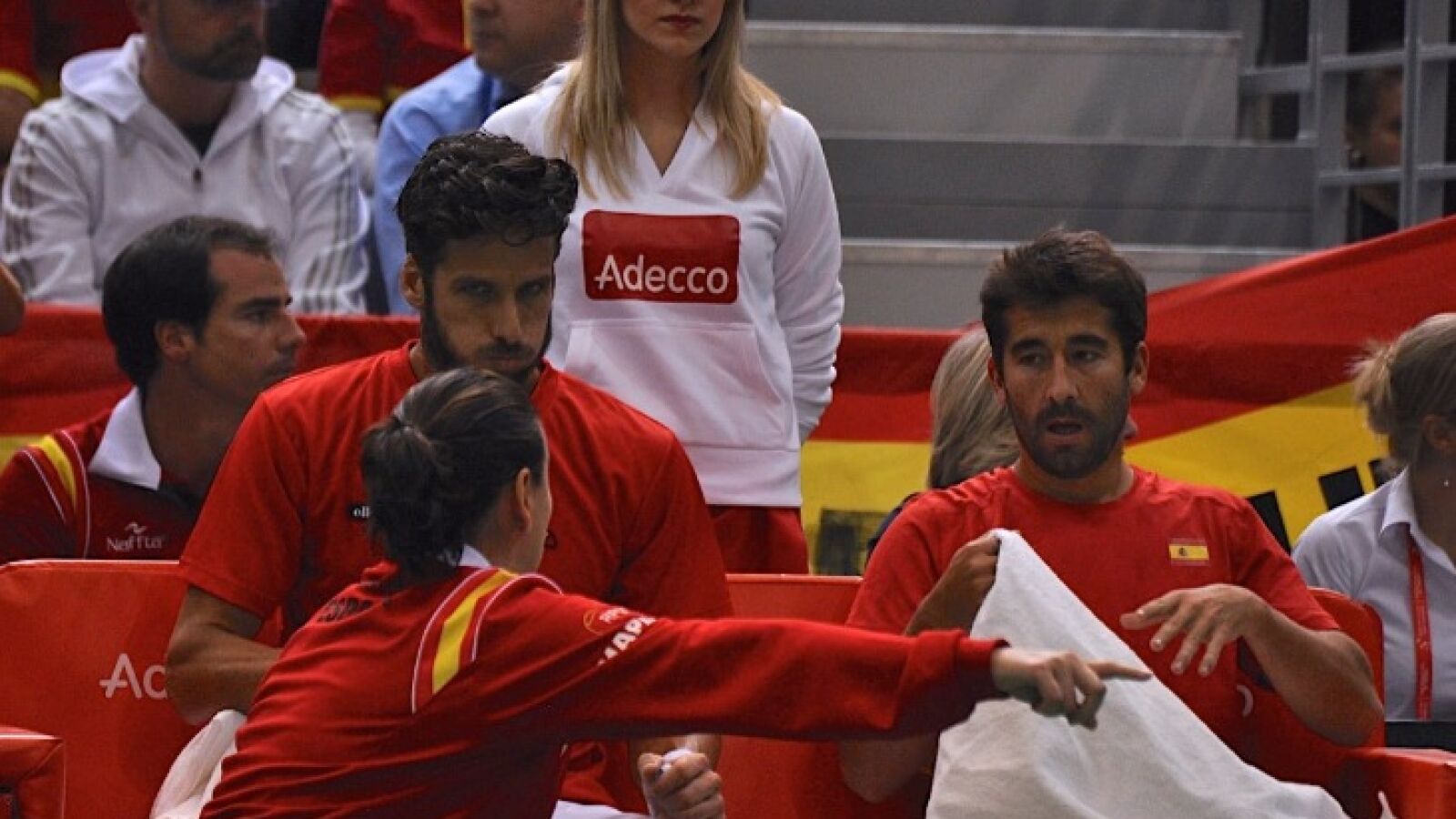 Marc L&oacute;pez y Feliciano L&oacute;pez reciben instrucciones de Conchita Mart&iacute;nez