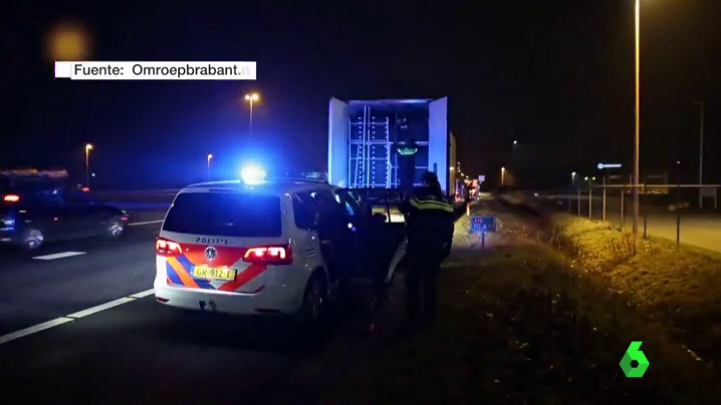 Frame 0.207316 de: En libertad el camionero espa&ntilde;ol detenido en Holanda con nueve migrantes a bordo