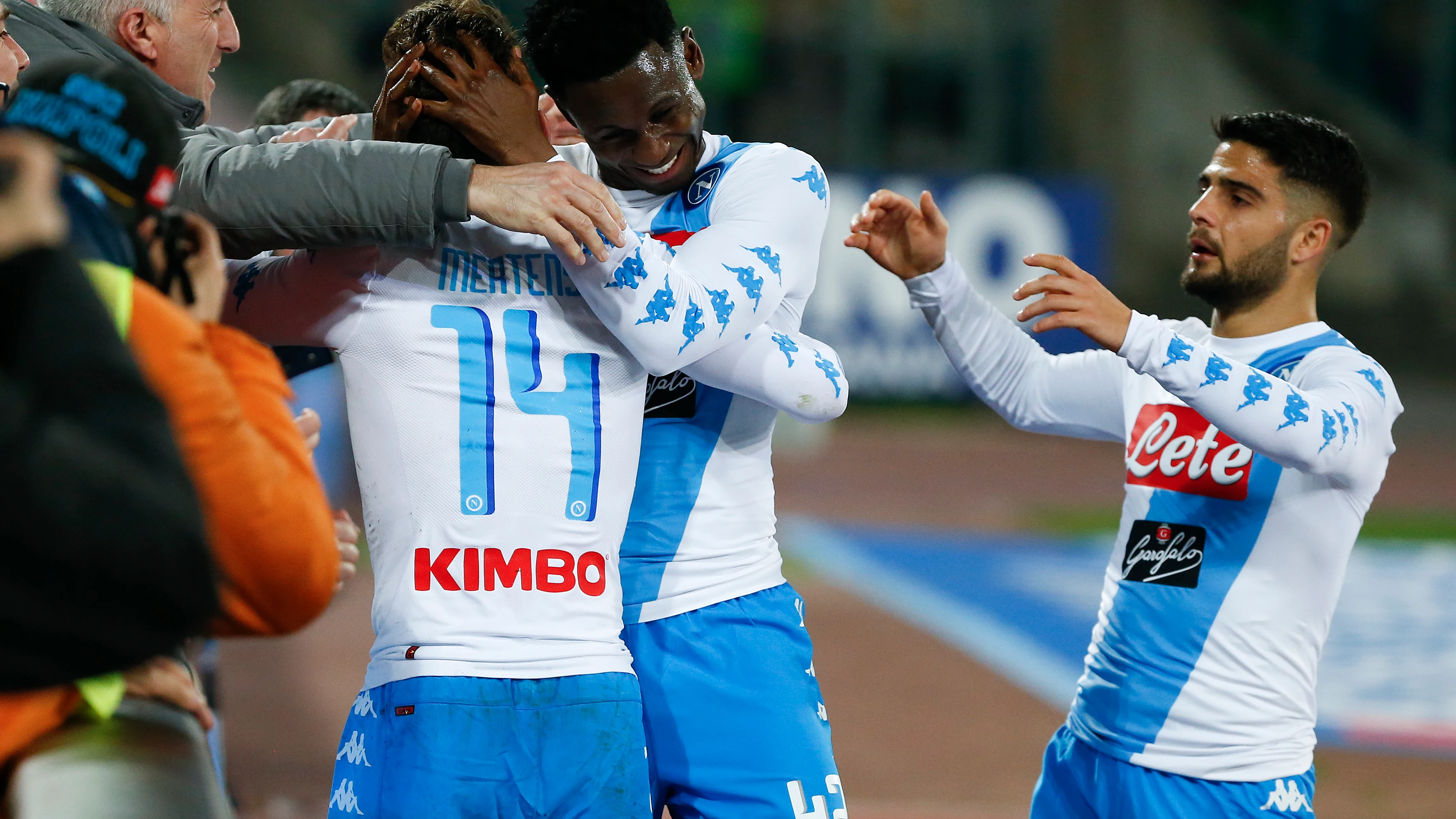 Los jugadores del Nápoles celebran uno de los goles ante el Génova