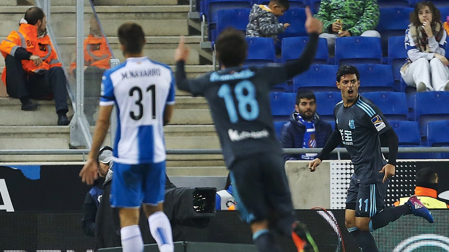 Carlos Vela celebra el primer gol de la Real Sociedad ante el Espanyol Carlos Vela celebra el primer gol de la Real Sociedad ante el Espanyol