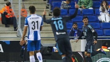 Carlos Vela celebra el primer gol de la Real Sociedad ante el Espanyol