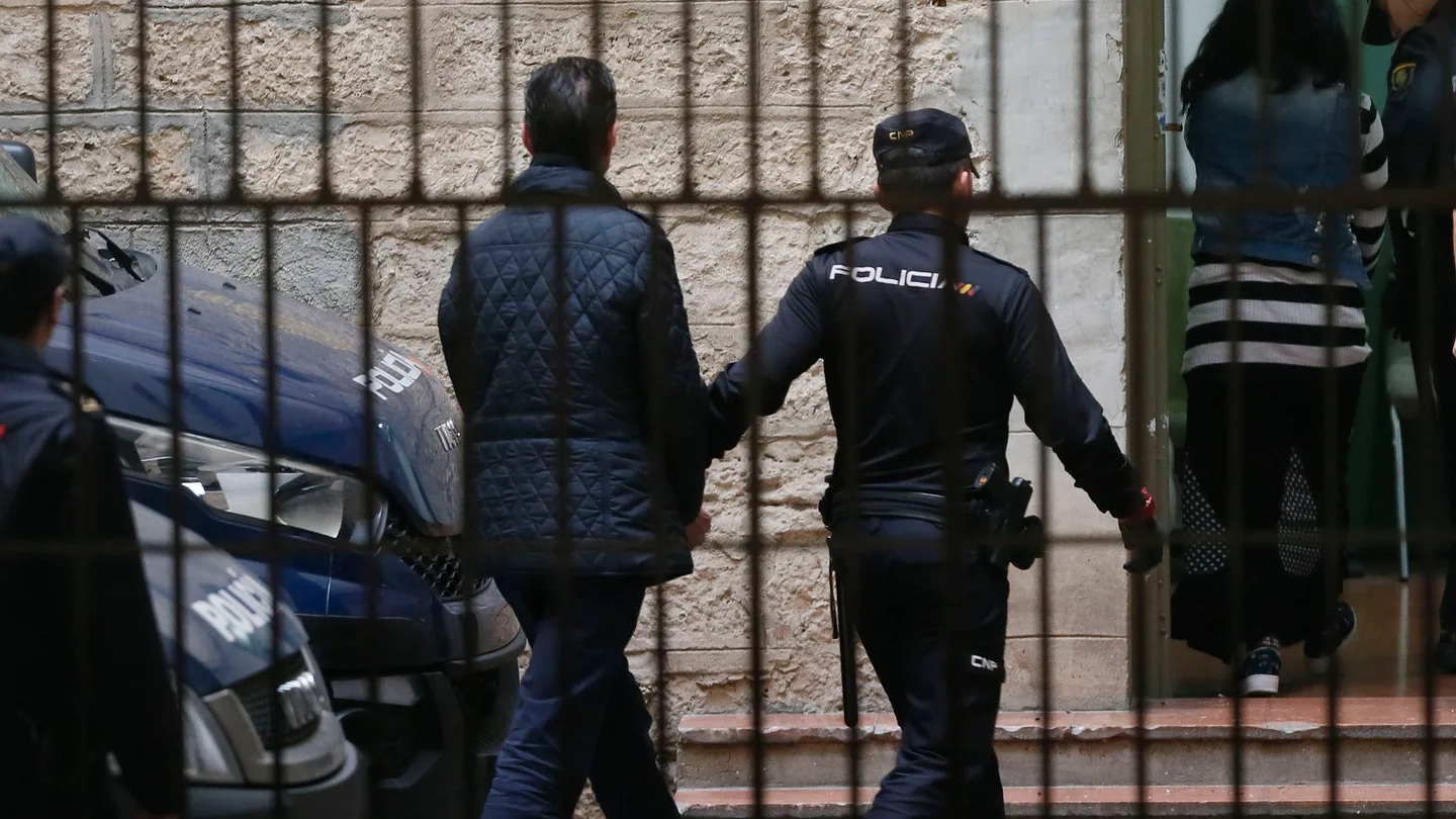 Miguel López, trasladado a los Juzgados de Alicante tras negar la autoría del crimen ante la Policía Miguel López,trasladado a los Juzgados de Alicante tras negar la autoría del crimen ante la Policía