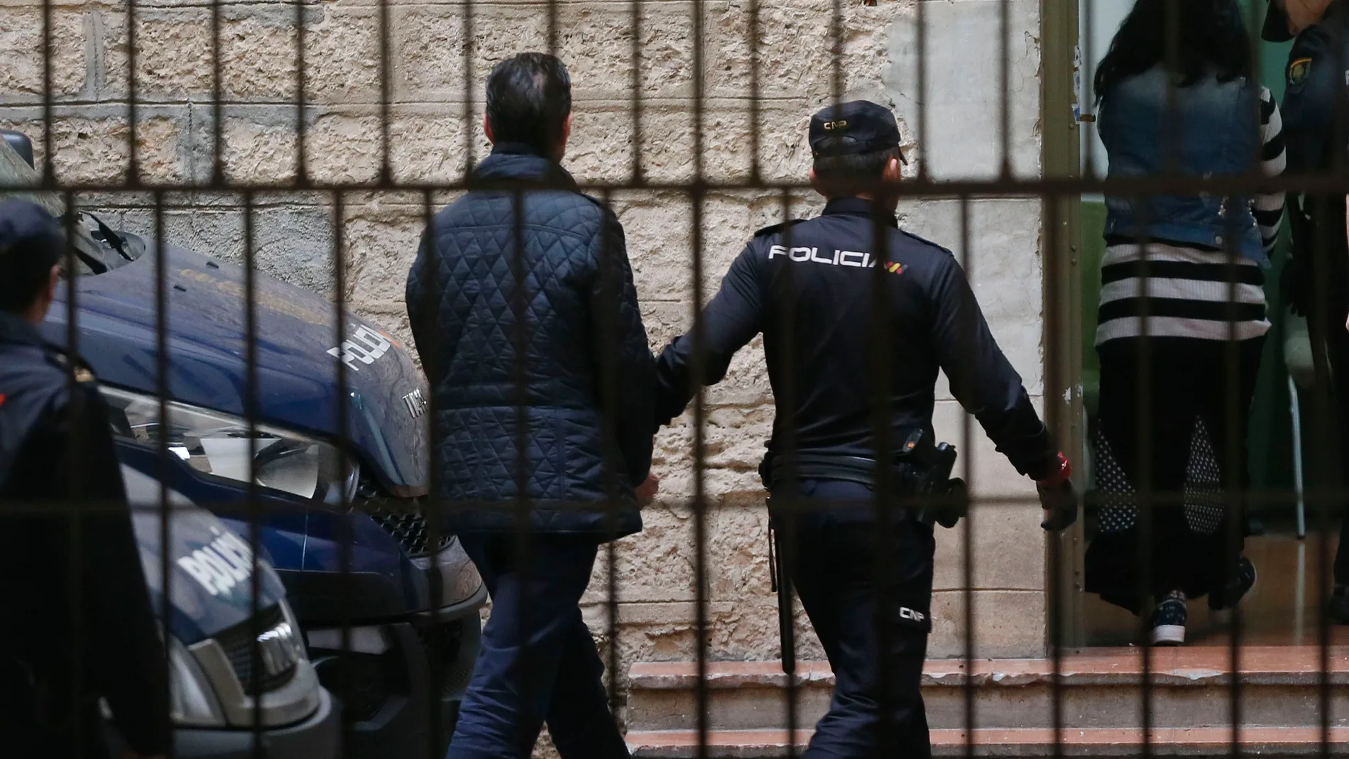 Miguel López, trasladado a los Juzgados de Alicante tras negar la autoría del crimen ante la Policía