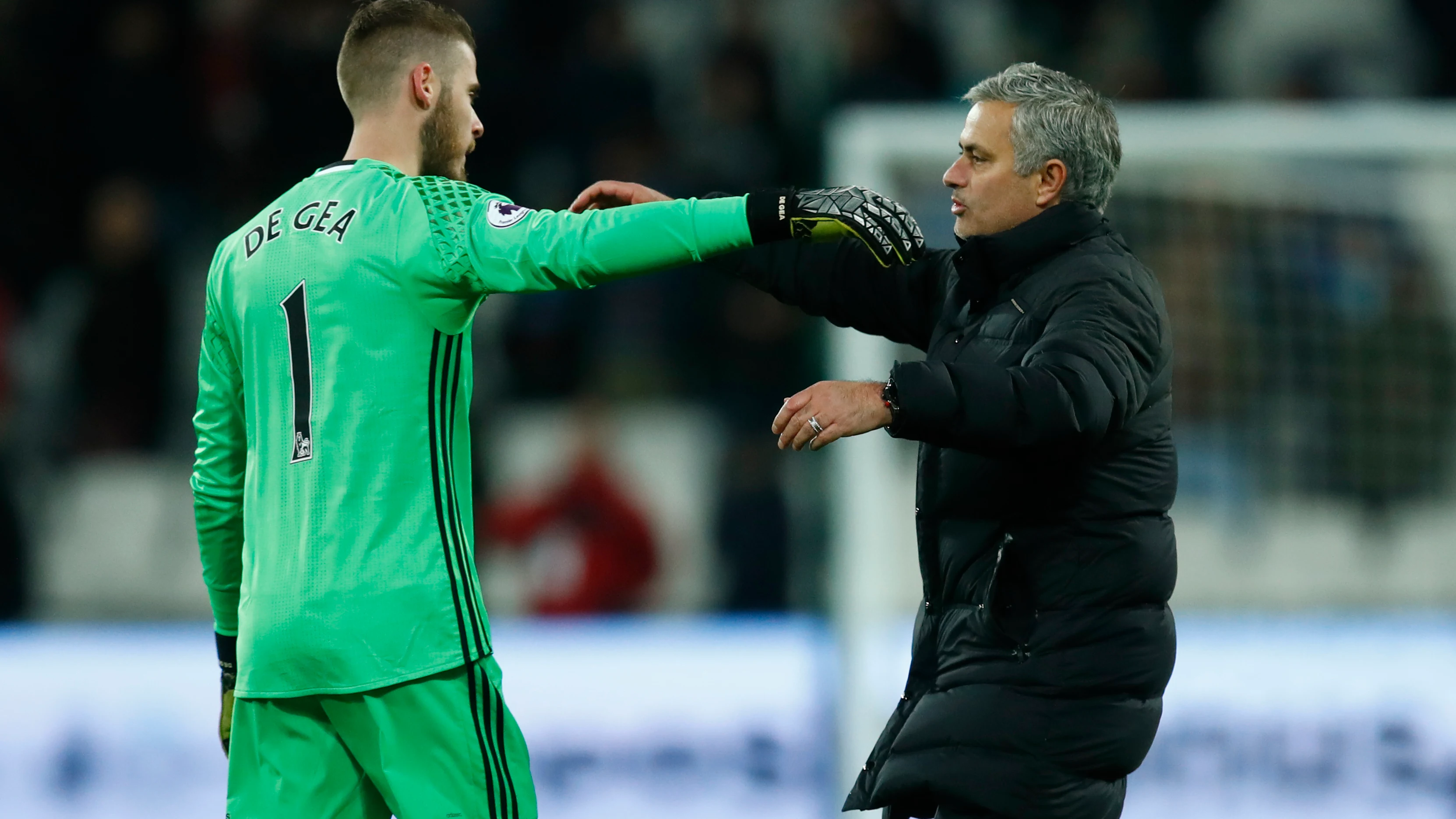 David de Gea se abraza con José Mourinho