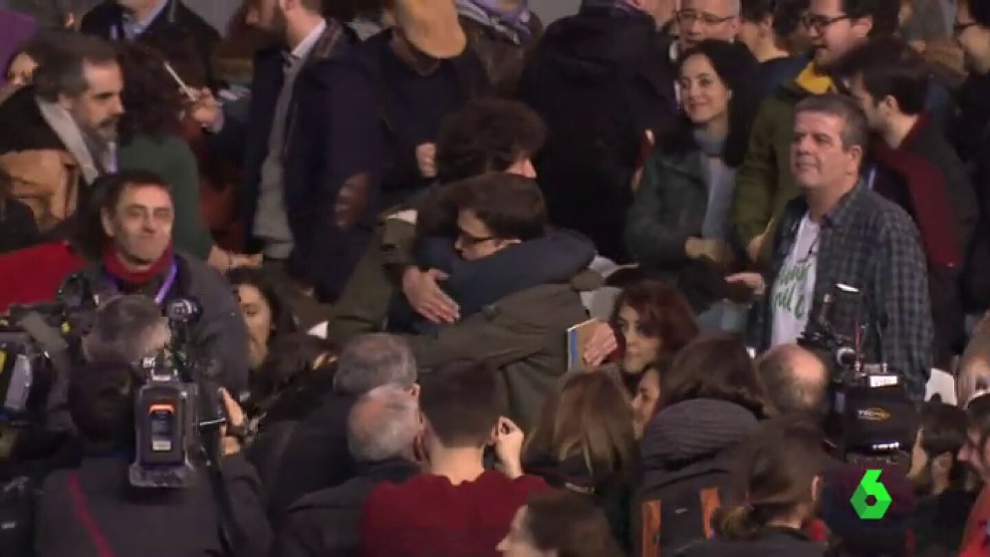 Frame 8.770049 de: ABRAZO
