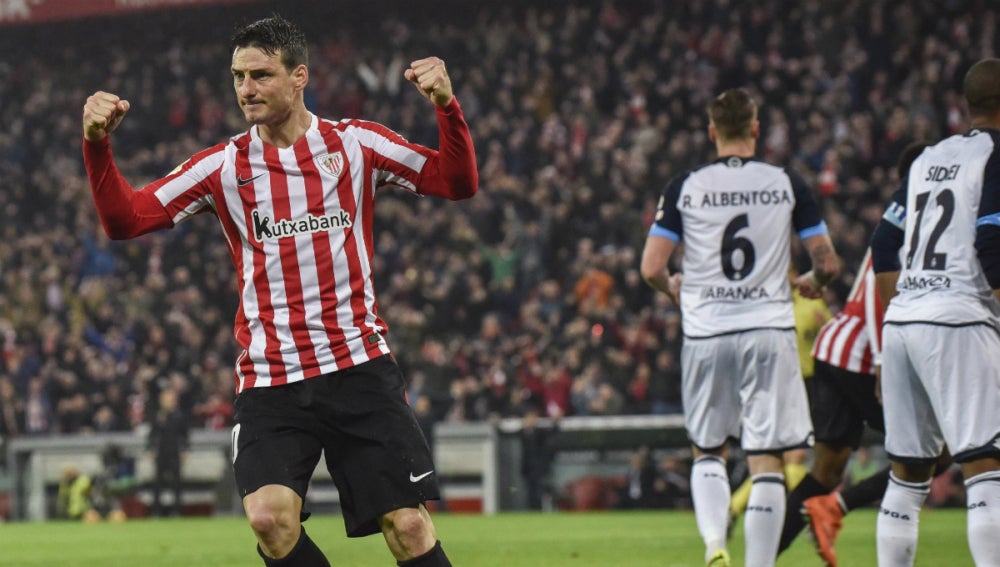 Aduriz celebra un gol con el Athletic