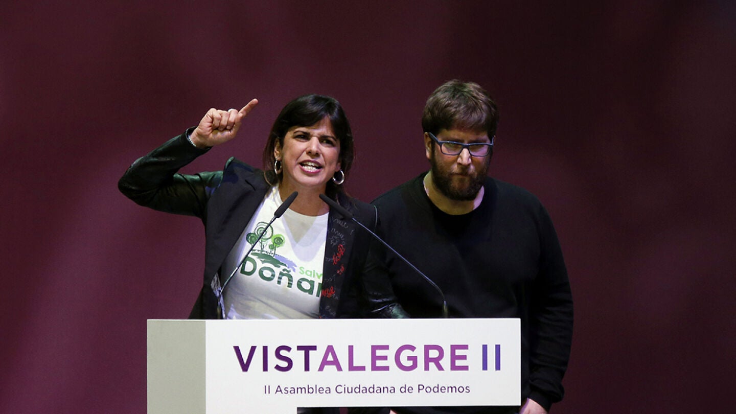 Teresa Rodr&iacute;guez y Miguel Urb&aacute;n durante su intervenci&oacute;n en Vistalegre II