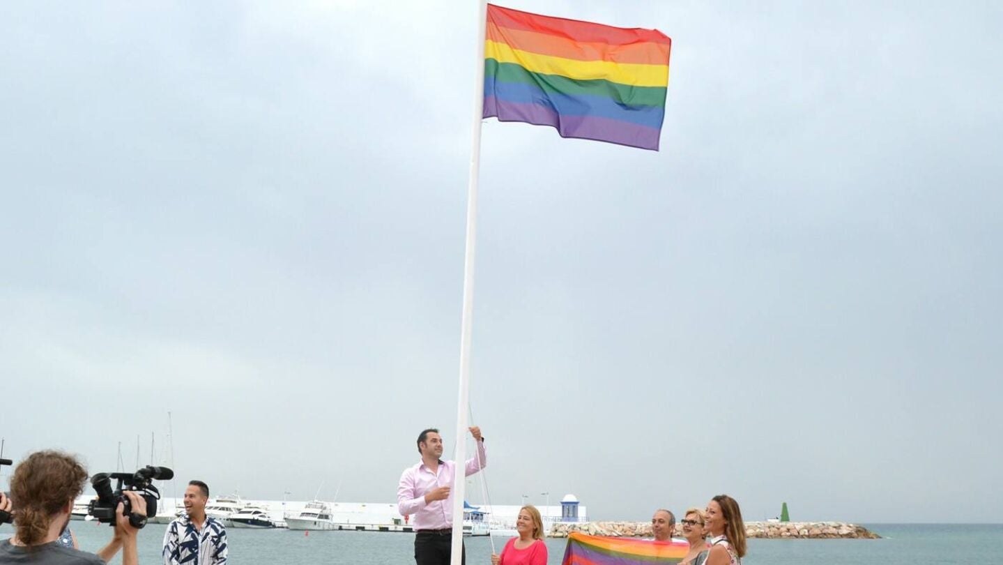 Bandera LGTBI en Marbella