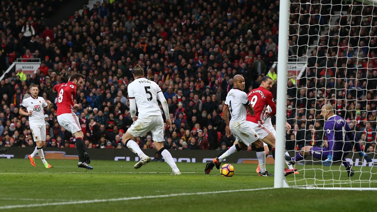 Juan Mata anotando un gol con el United