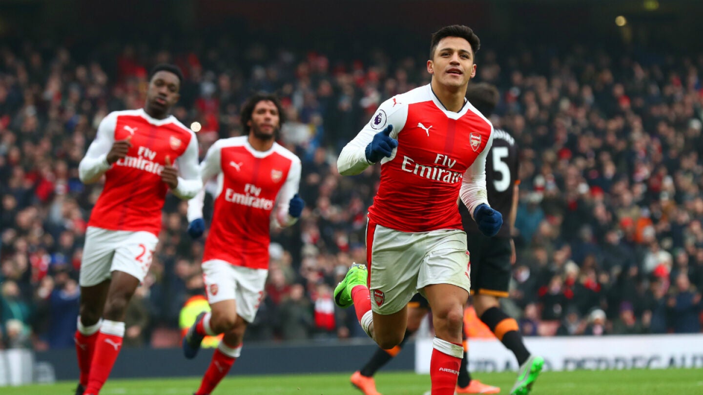 Alexis celebra un gol con el Arsenal