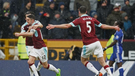 El Burnley celebra un gol ante el Chelsea